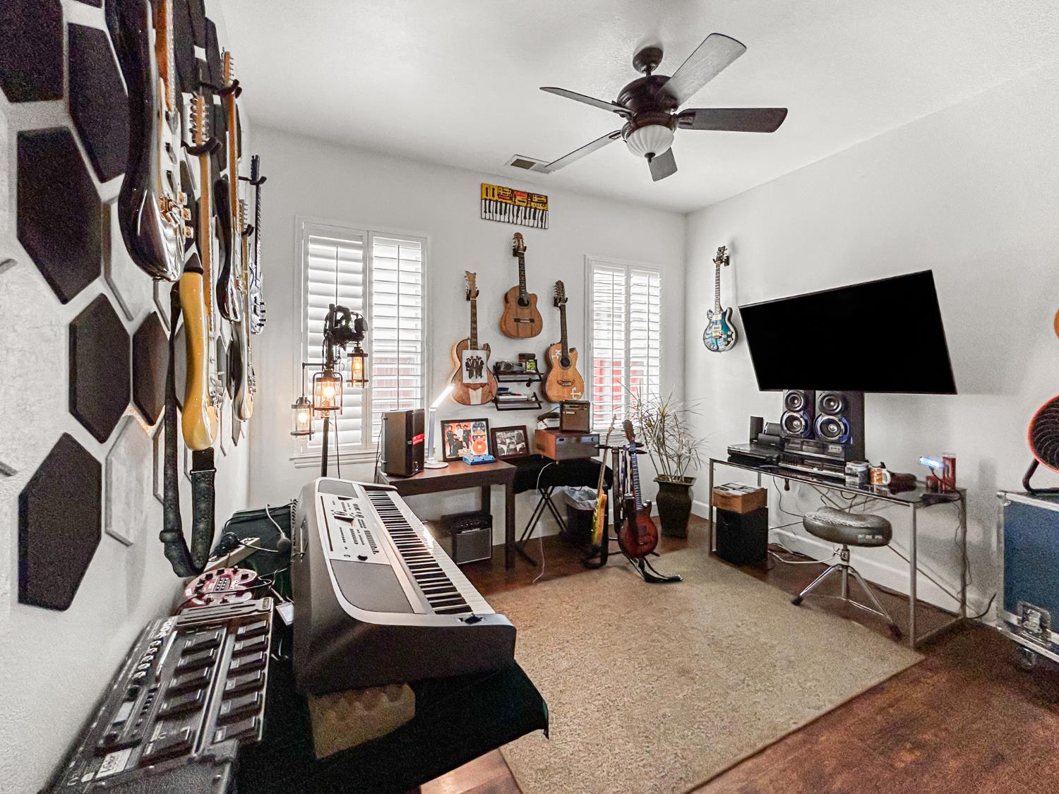 6155 W Goux Ave, Fresno, CA 93722