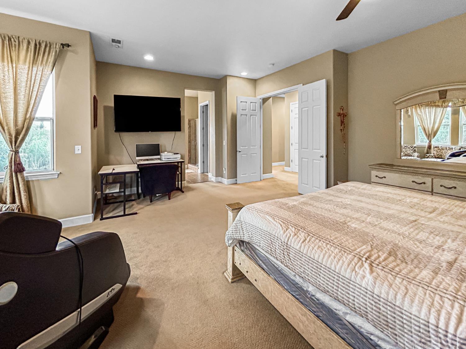 6155 W Goux Ave, Fresno, CA 93722