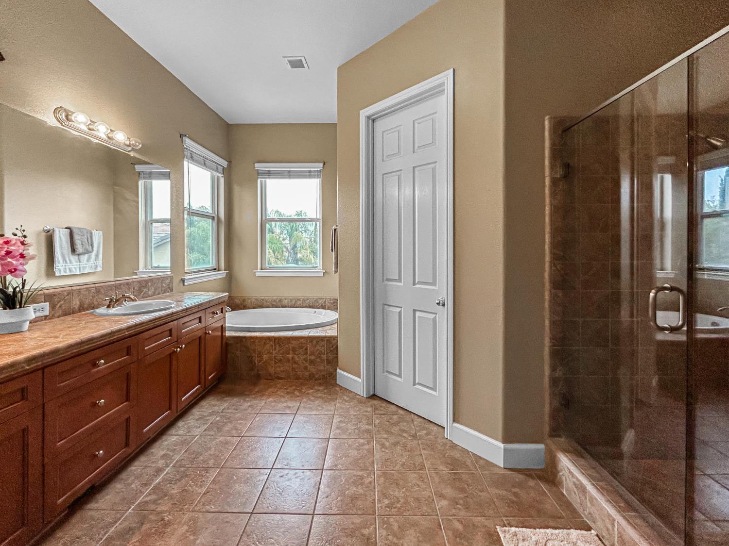 6155 W Goux Ave, Fresno, CA 93722