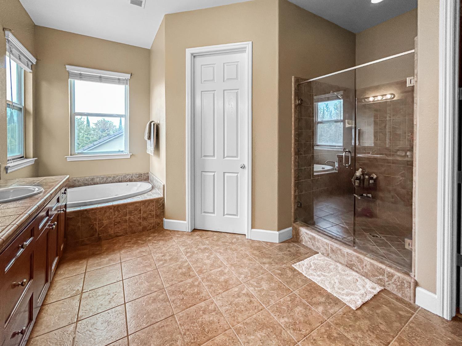 6155 W Goux Ave, Fresno, CA 93722