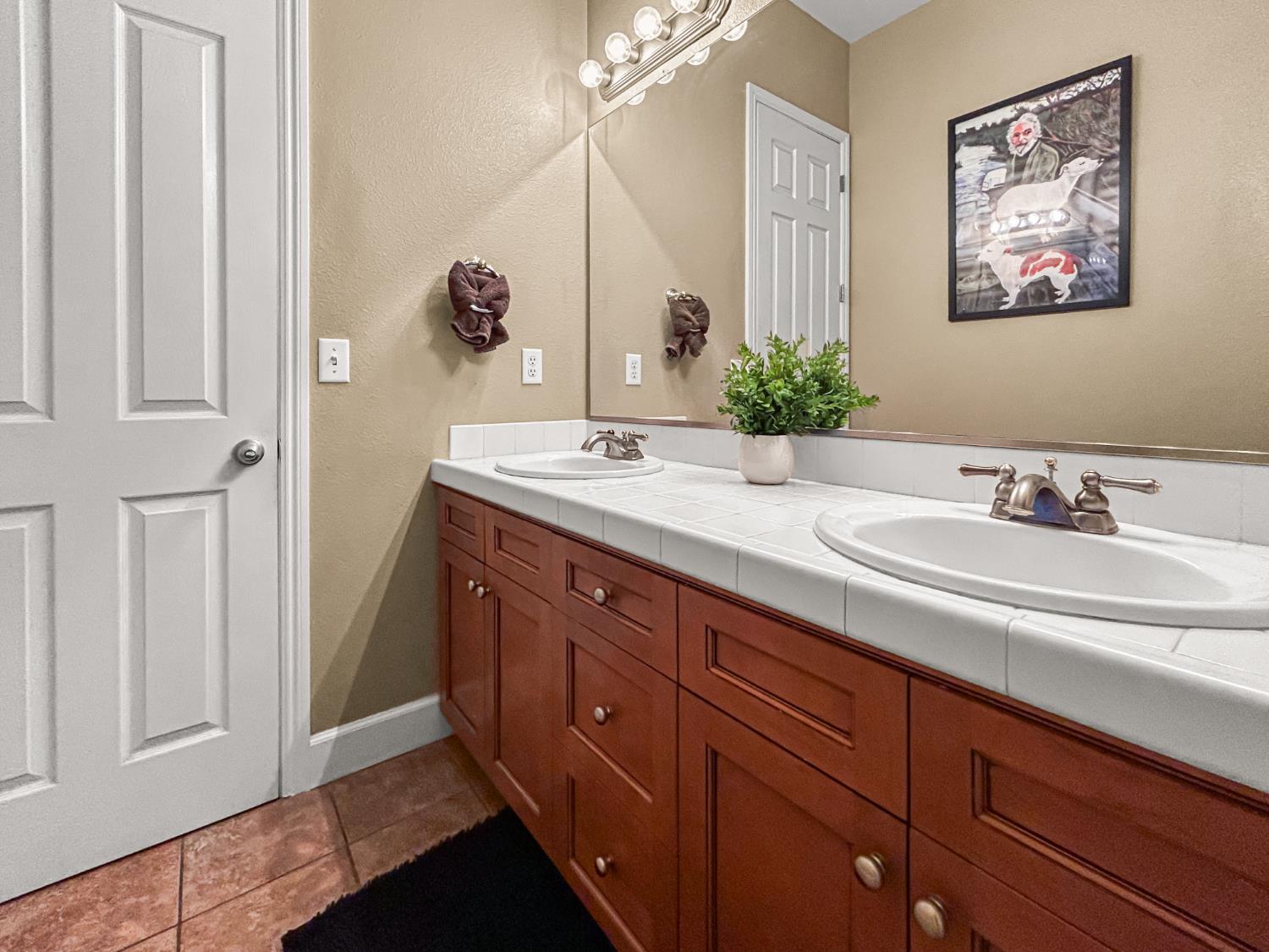 6155 W Goux Ave, Fresno, CA 93722