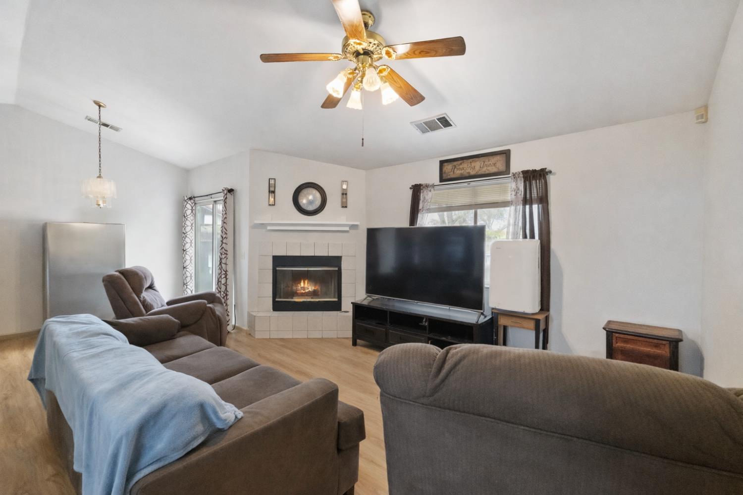 950 Cedarwood, Hanford, CA 93230