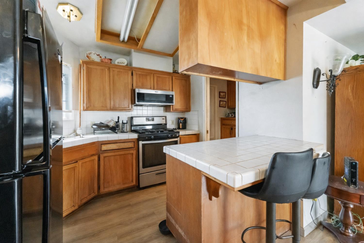 950 Cedarwood, Hanford, CA 93230