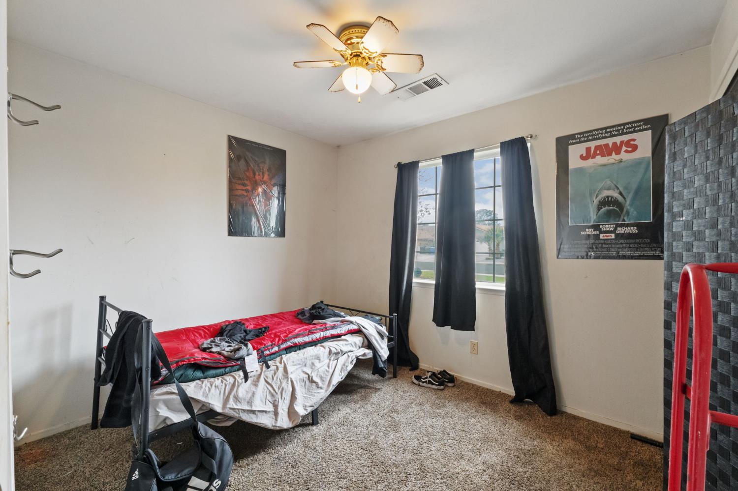 950 Cedarwood, Hanford, CA 93230