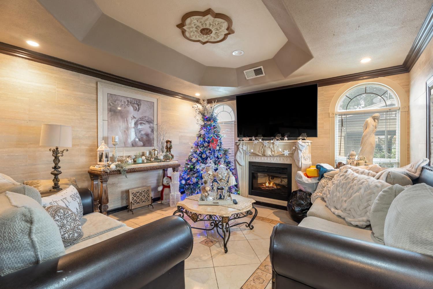 1283 N Calaveras St, Fresno, CA 93728