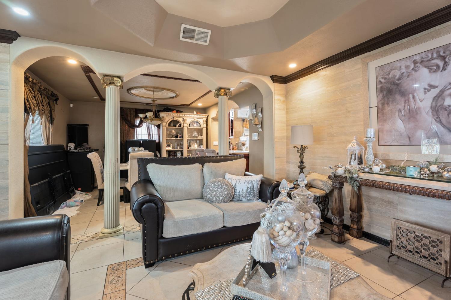 1283 N Calaveras St, Fresno, CA 93728