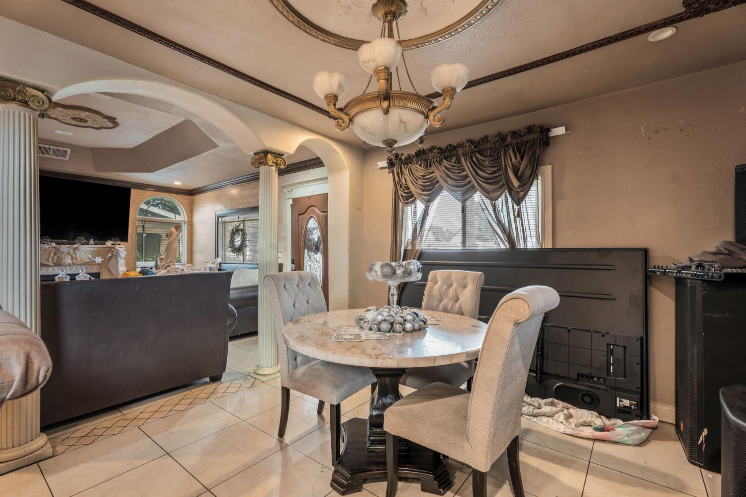 1283 N Calaveras St, Fresno, CA 93728