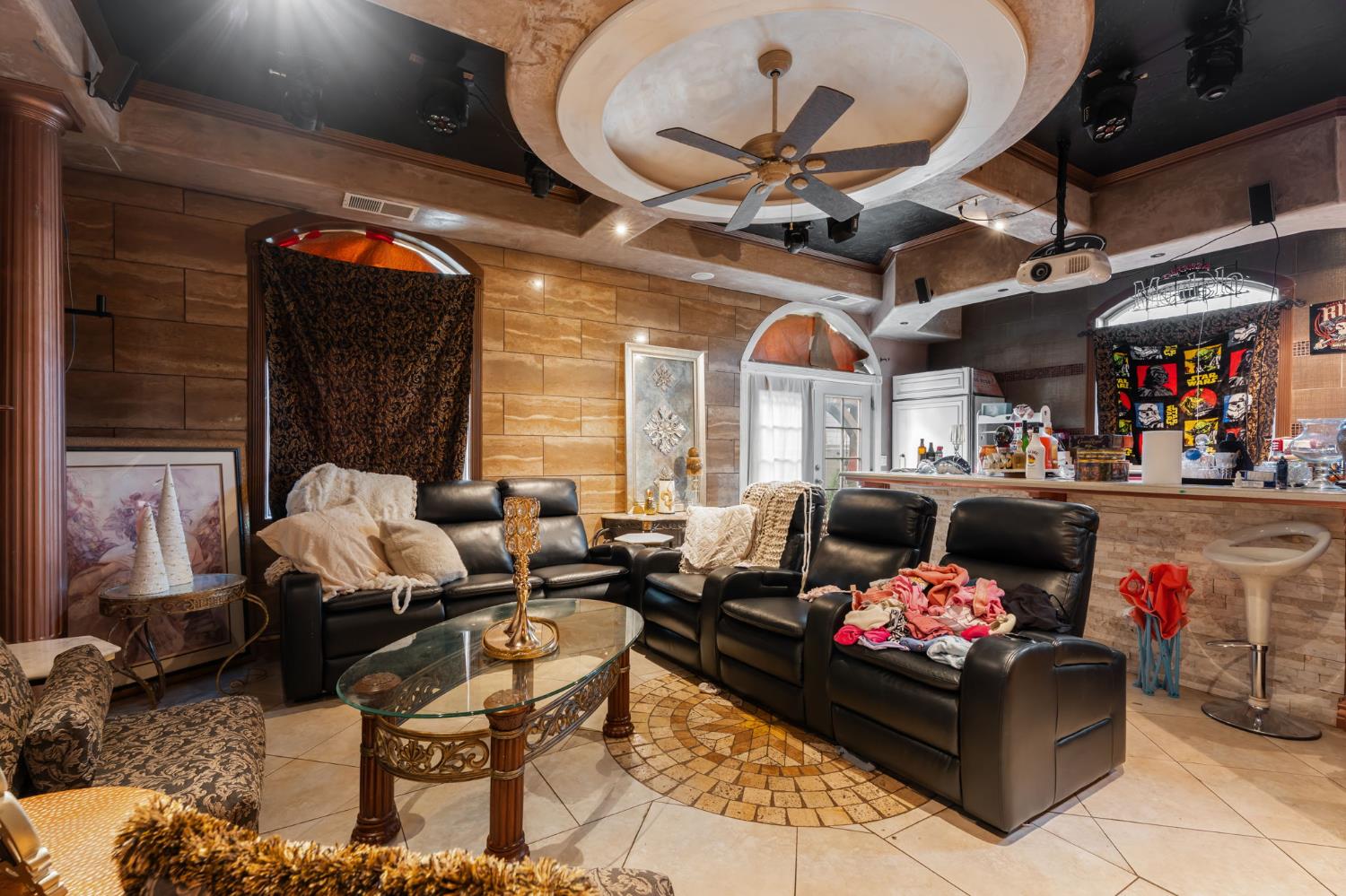 1283 N Calaveras St, Fresno, CA 93728