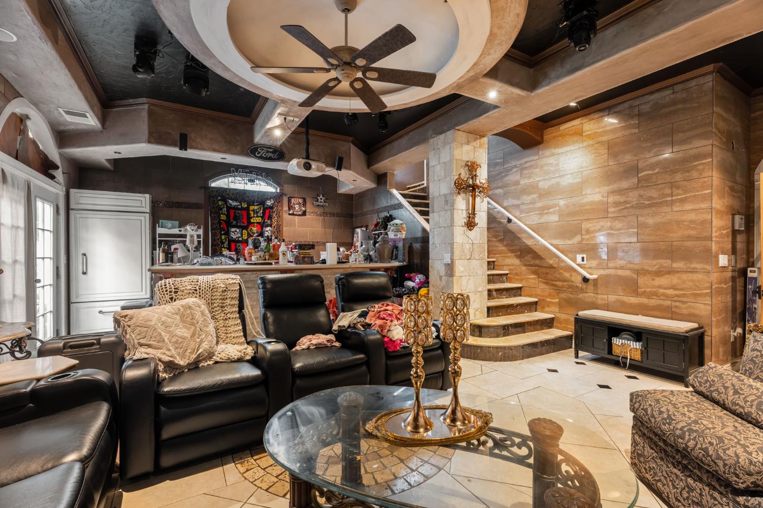 1283 N Calaveras St, Fresno, CA 93728