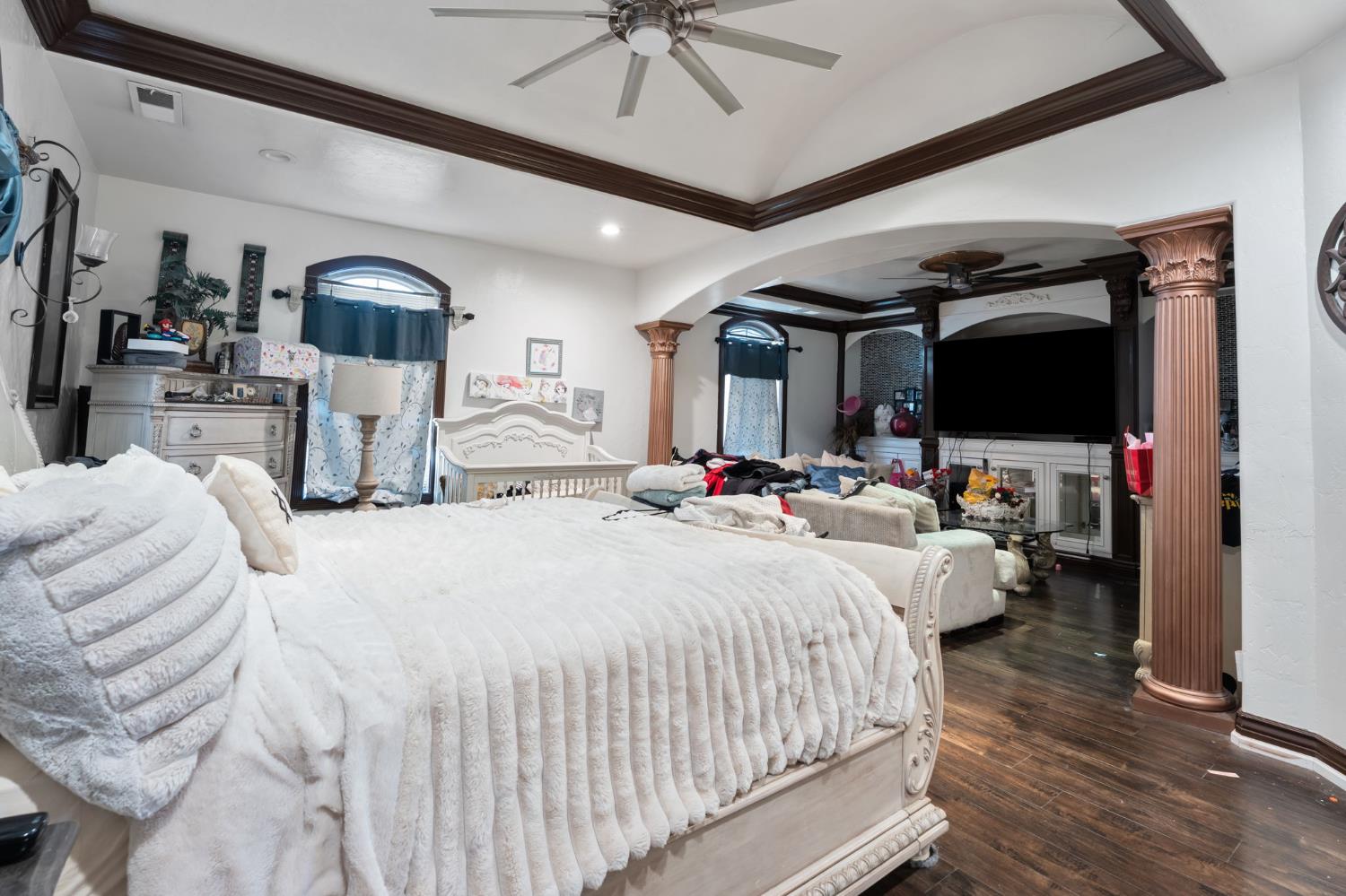 1283 N Calaveras St, Fresno, CA 93728