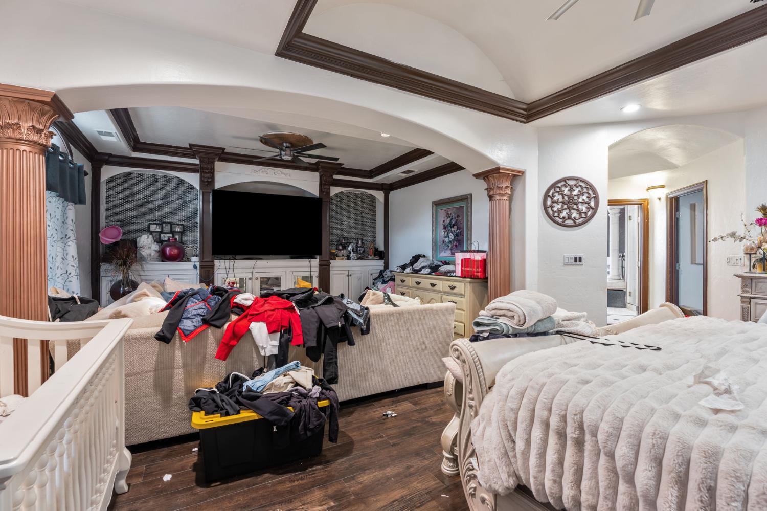 1283 N Calaveras St, Fresno, CA 93728