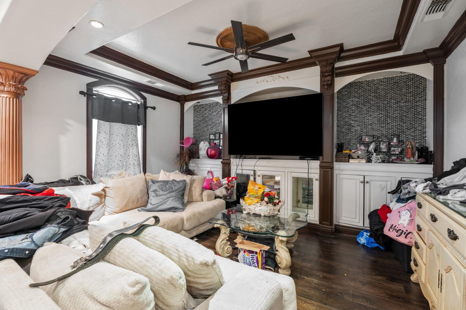 1283 N Calaveras St, Fresno, CA 93728