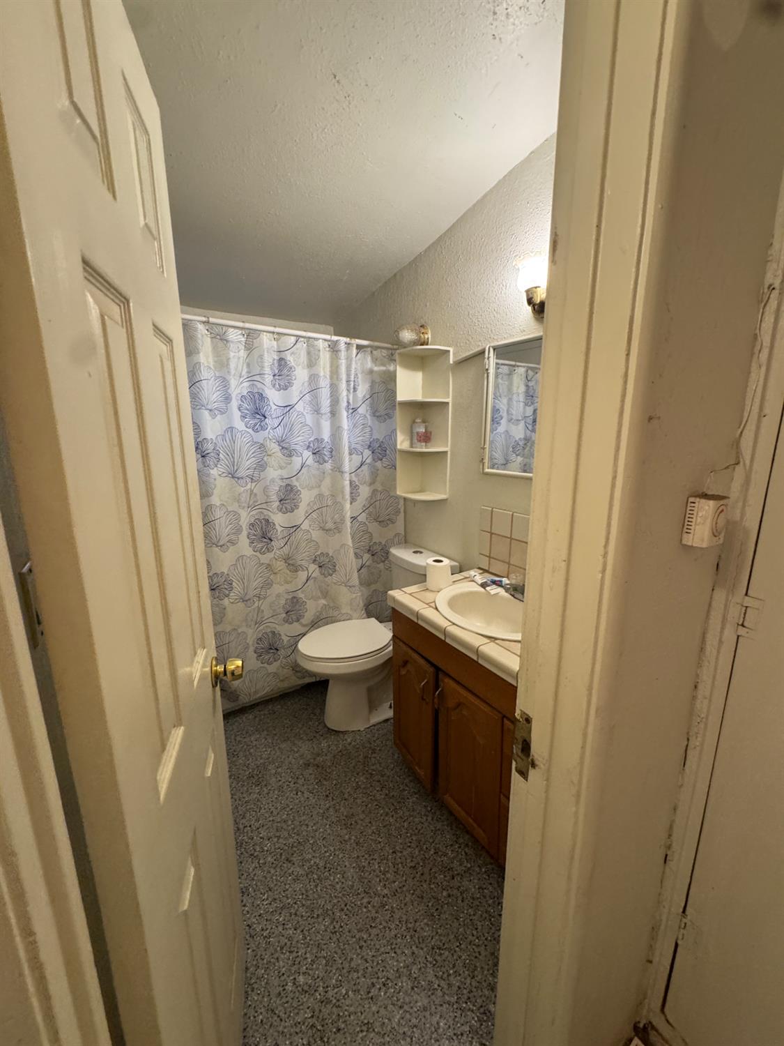 1123 E Garrett Ave, Fresno, CA 93706