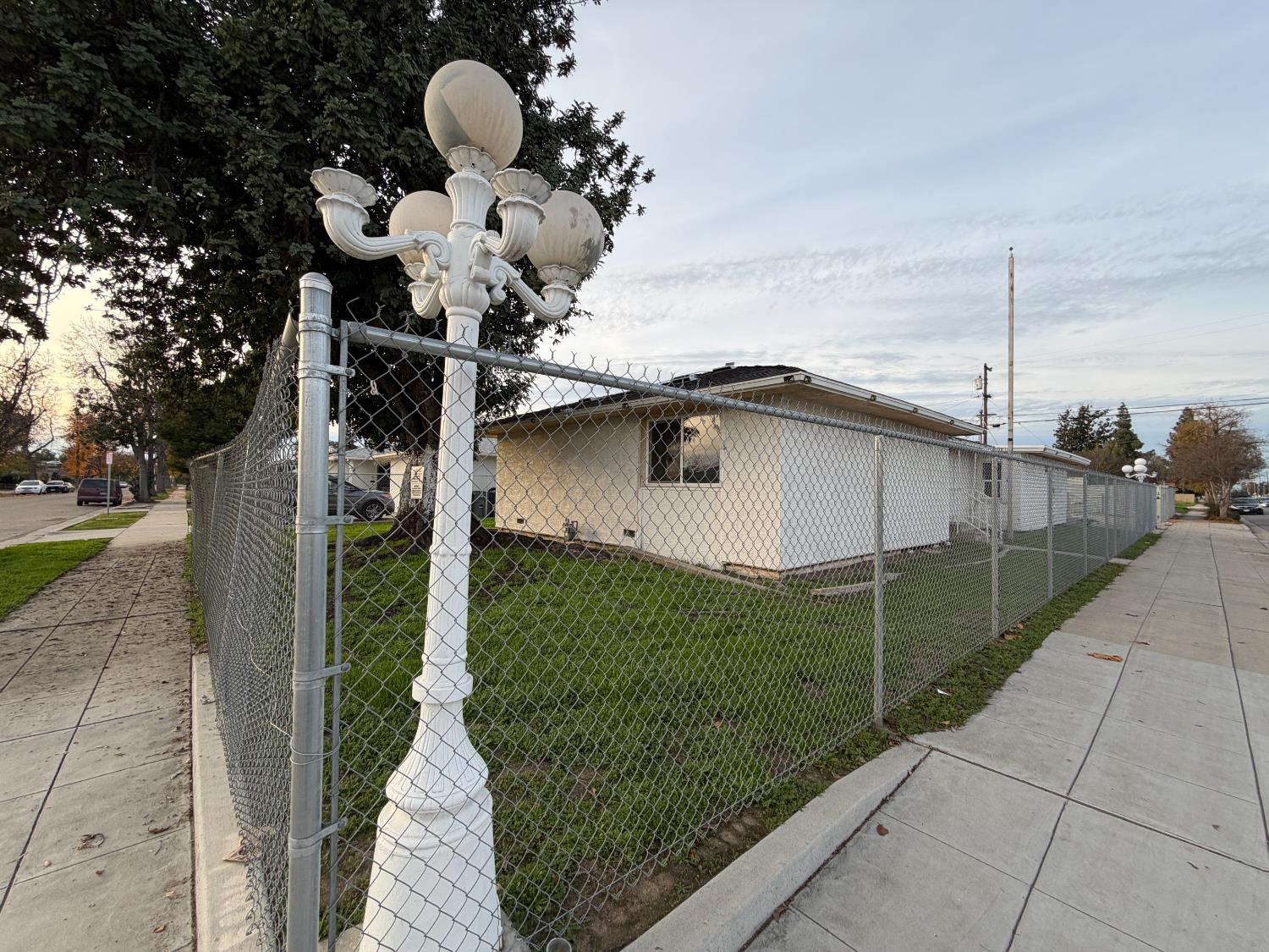 2611 N Fresno St, Fresno, CA 93703