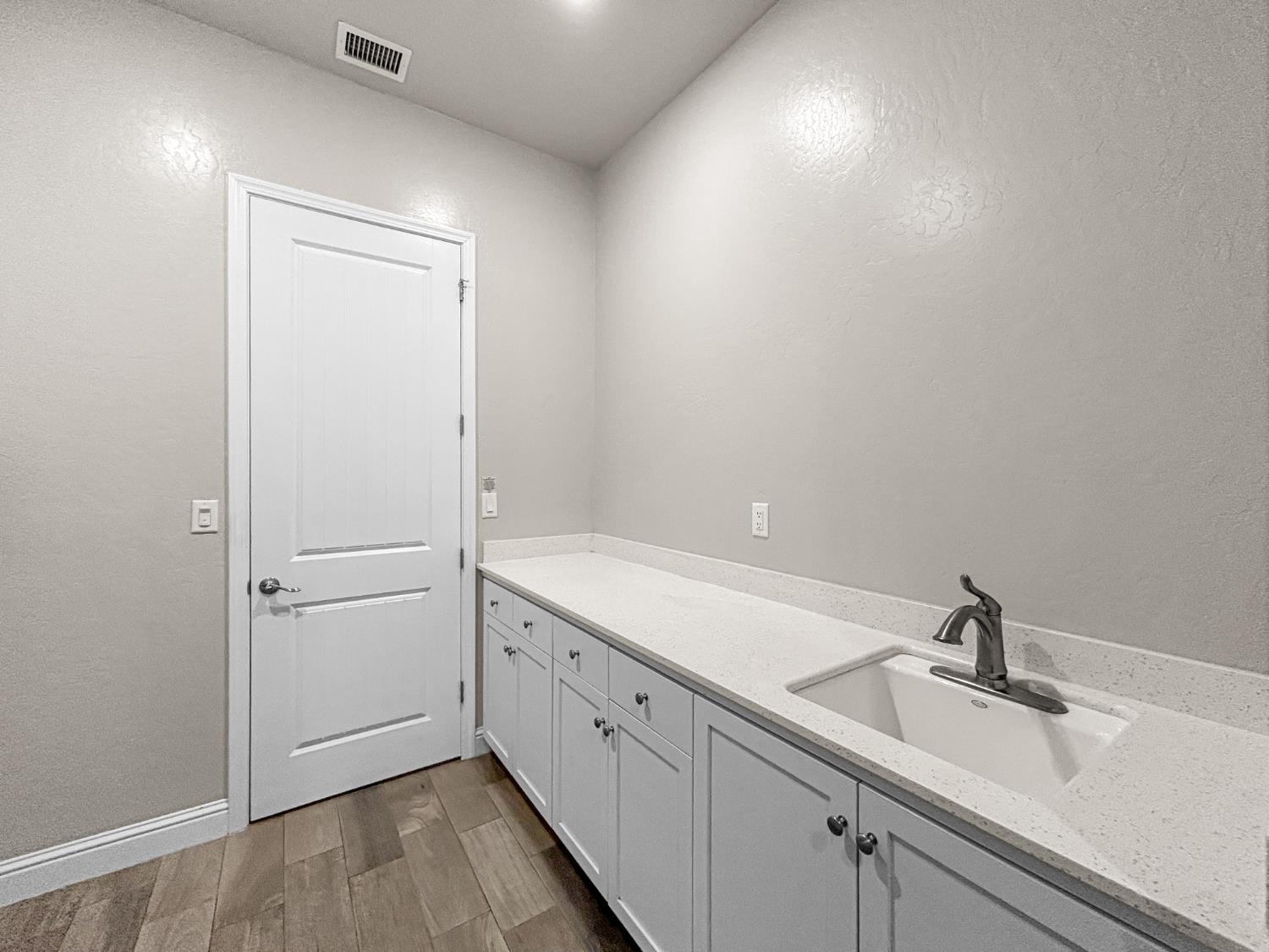 2941 Loyola Ave, Clovis, CA 93619