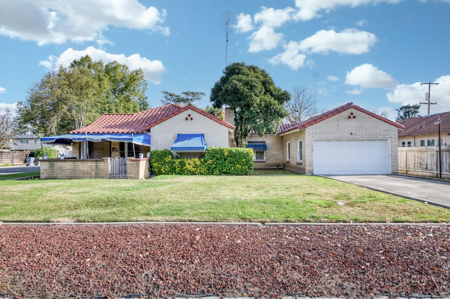 4042 N Maroa Ave, Fresno, CA 93704