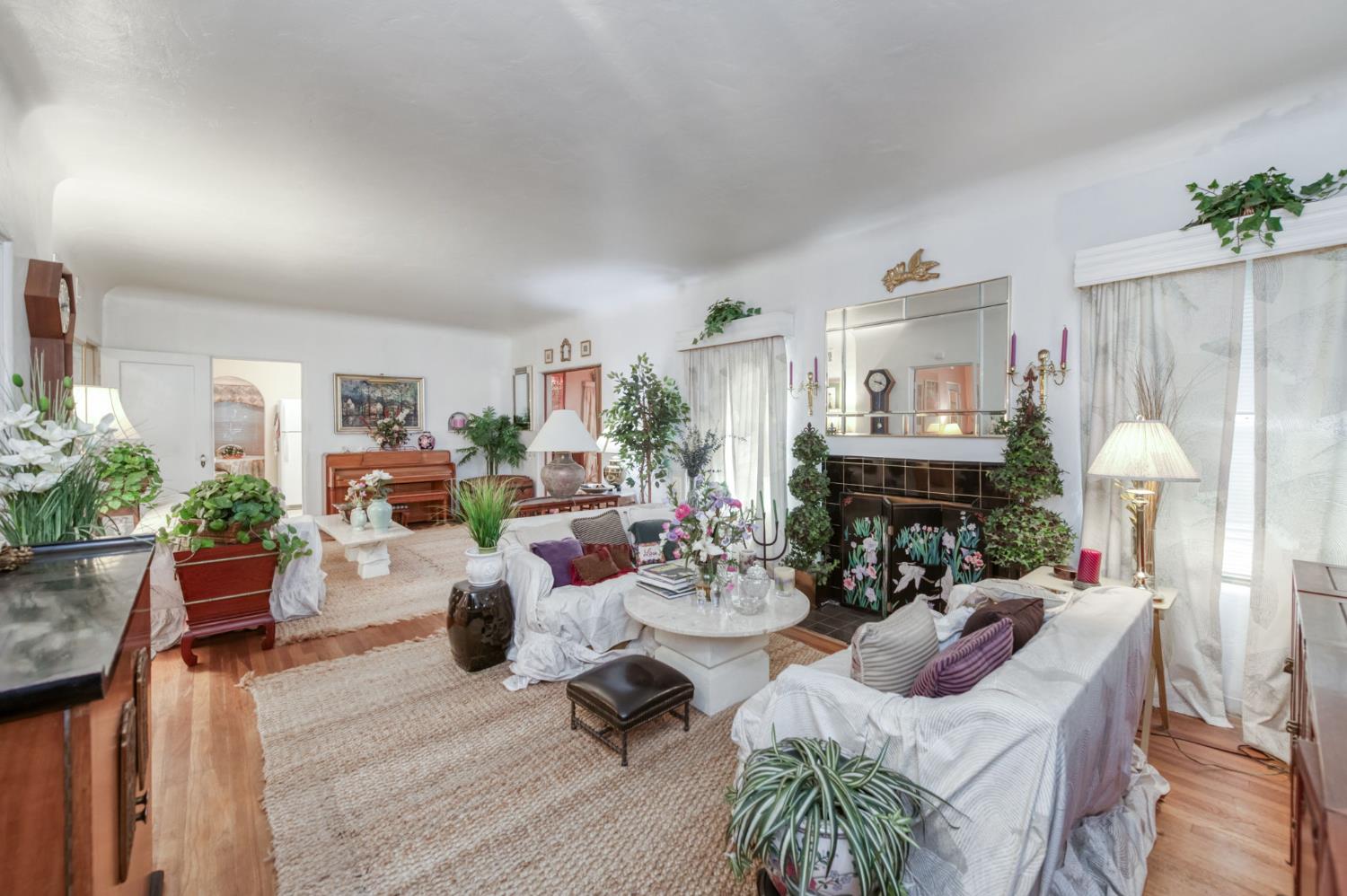 4042 N Maroa Ave, Fresno, CA 93704