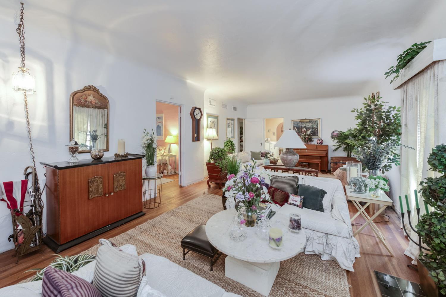 4042 N Maroa Ave, Fresno, CA 93704