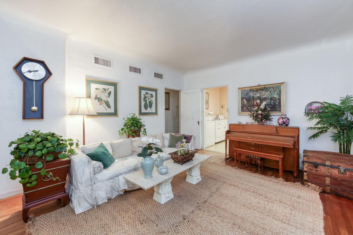 4042 N Maroa Ave, Fresno, CA 93704