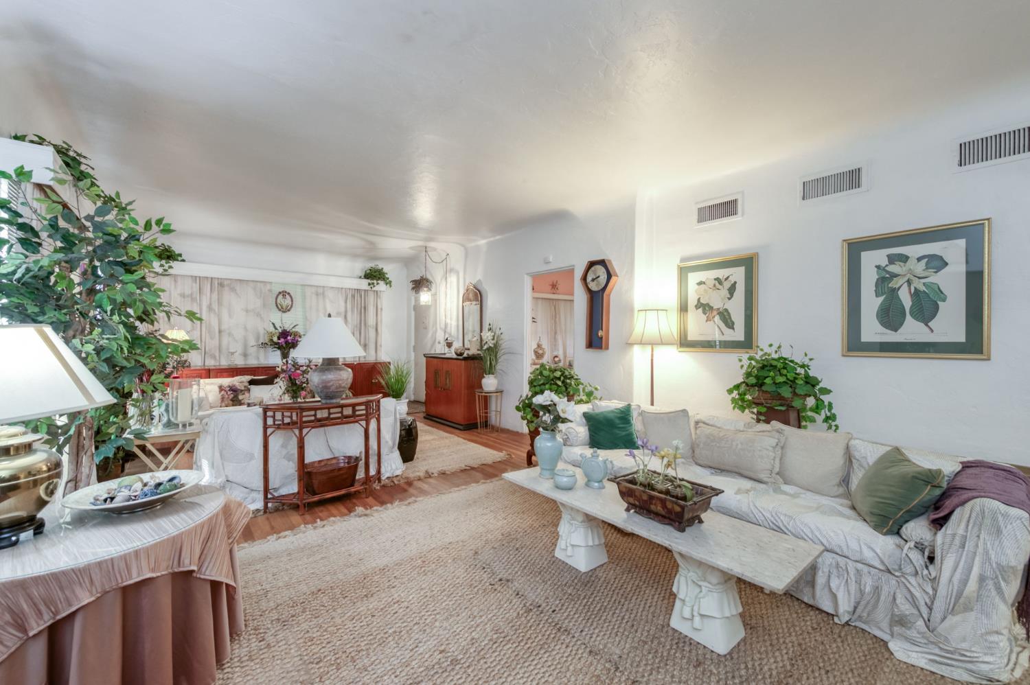 4042 N Maroa Ave, Fresno, CA 93704