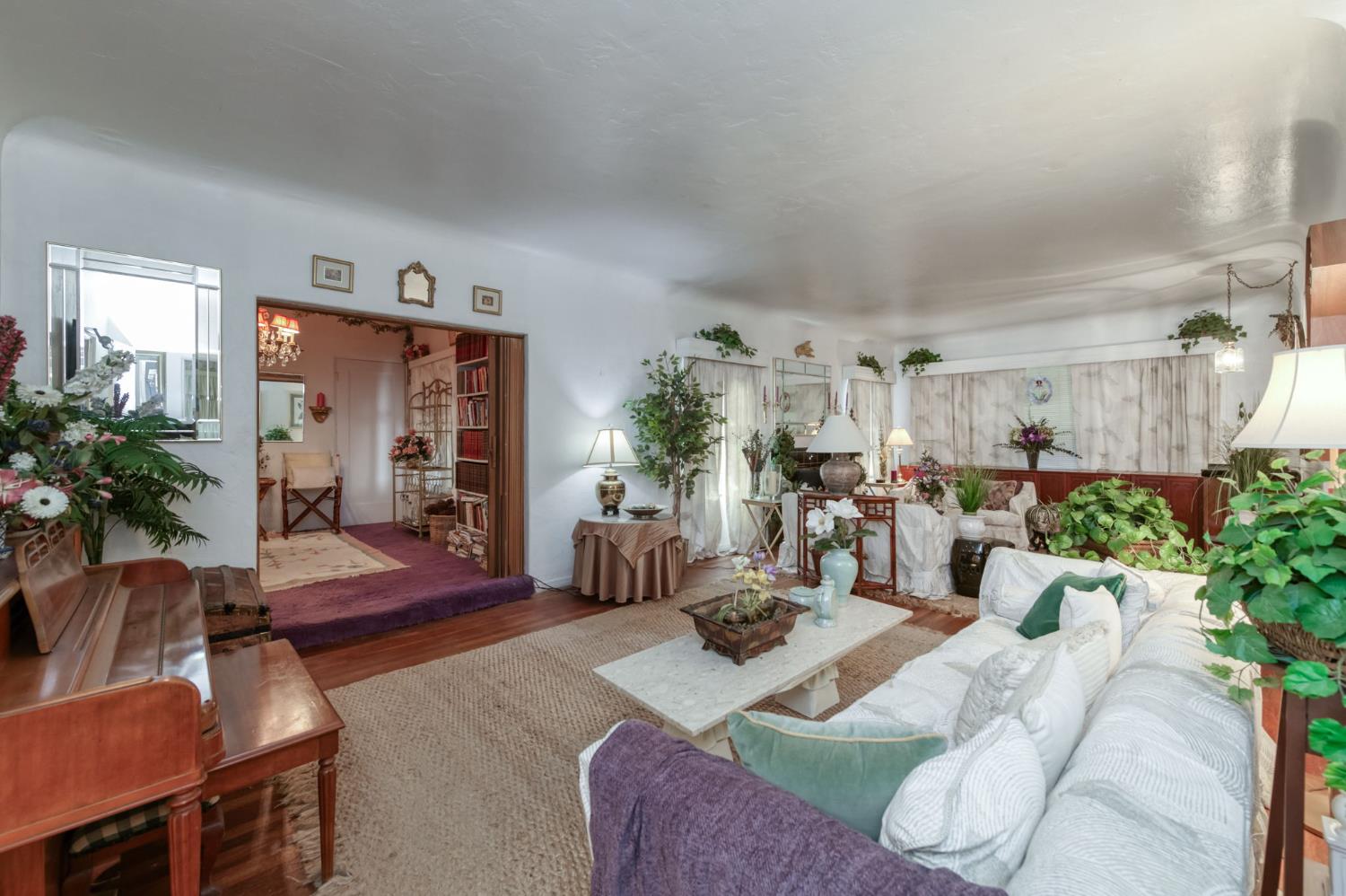 4042 N Maroa Ave, Fresno, CA 93704