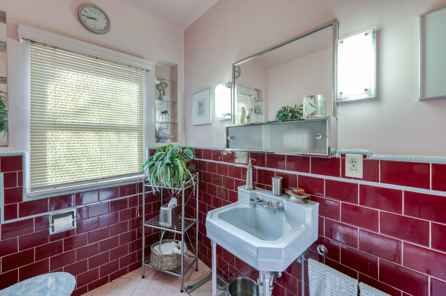 4042 N Maroa Ave, Fresno, CA 93704