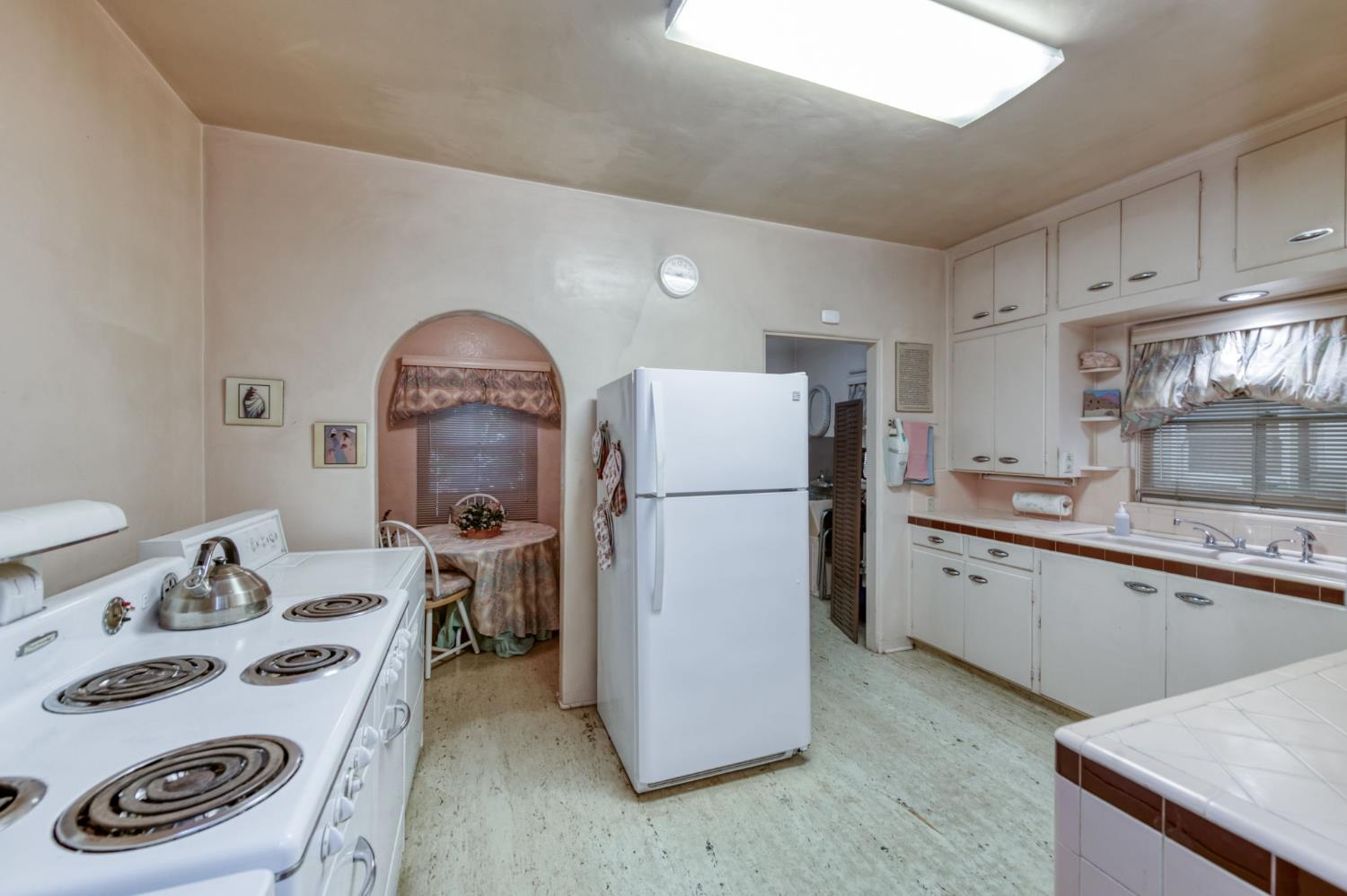 4042 N Maroa Ave, Fresno, CA 93704