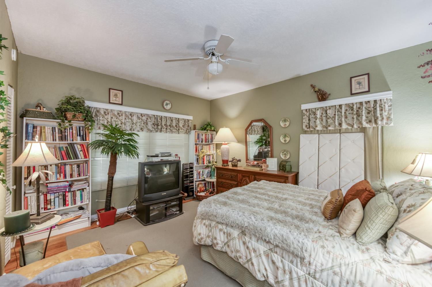 4042 N Maroa Ave, Fresno, CA 93704