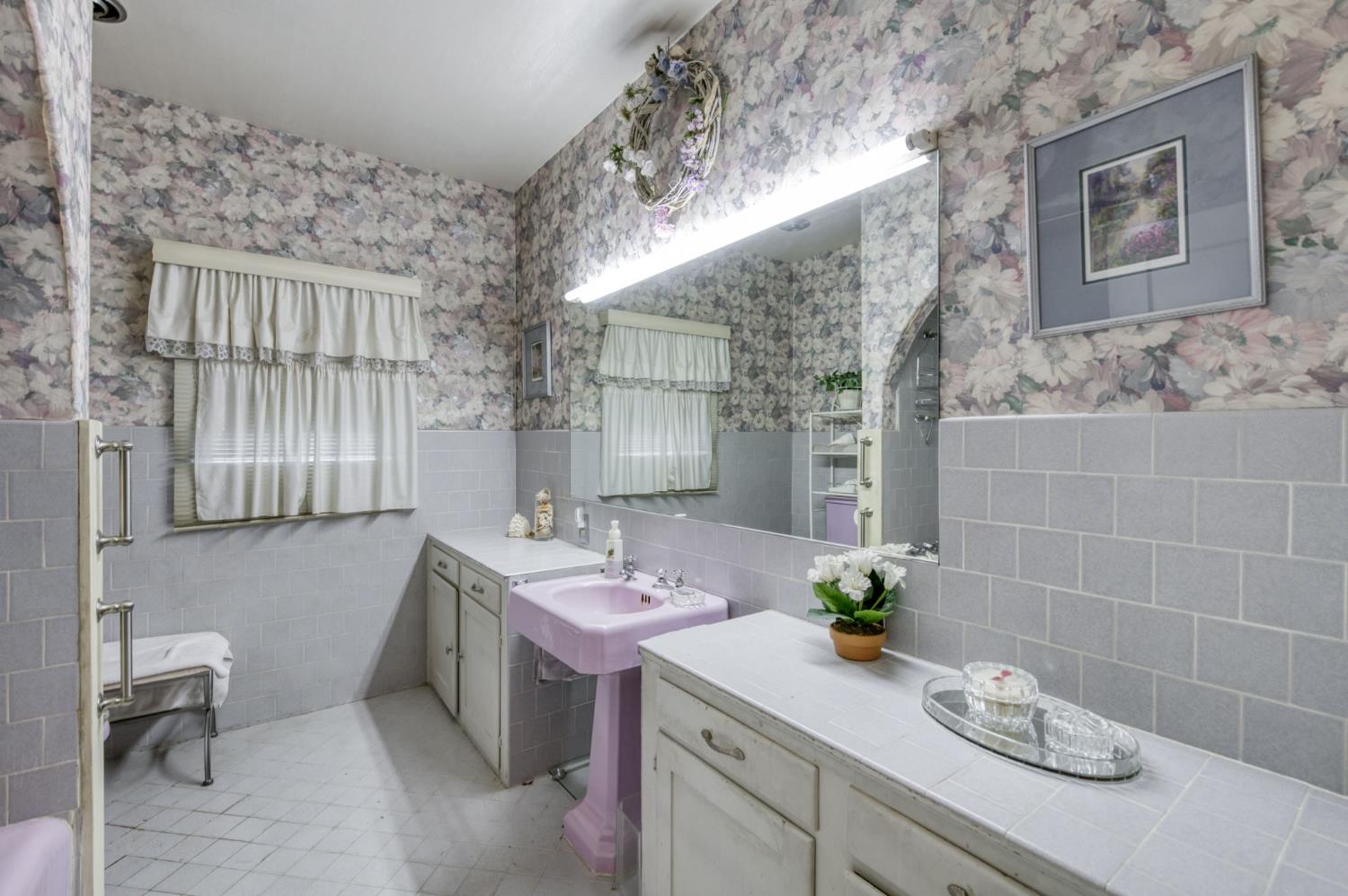 4042 N Maroa Ave, Fresno, CA 93704