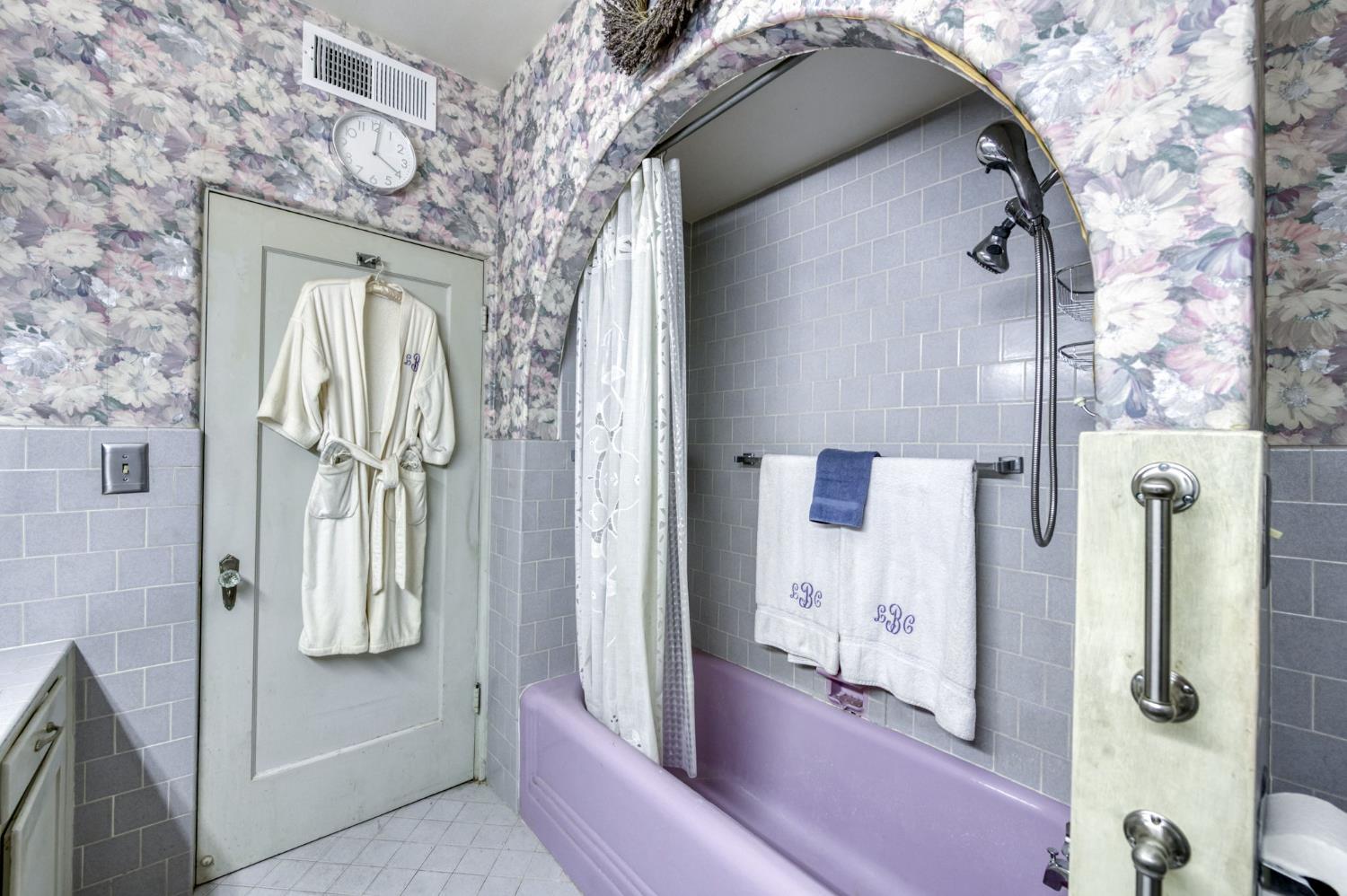 4042 N Maroa Ave, Fresno, CA 93704