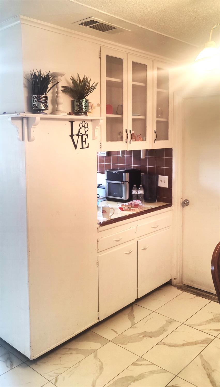 2615 N Bond Ave, Fresno, CA 93703