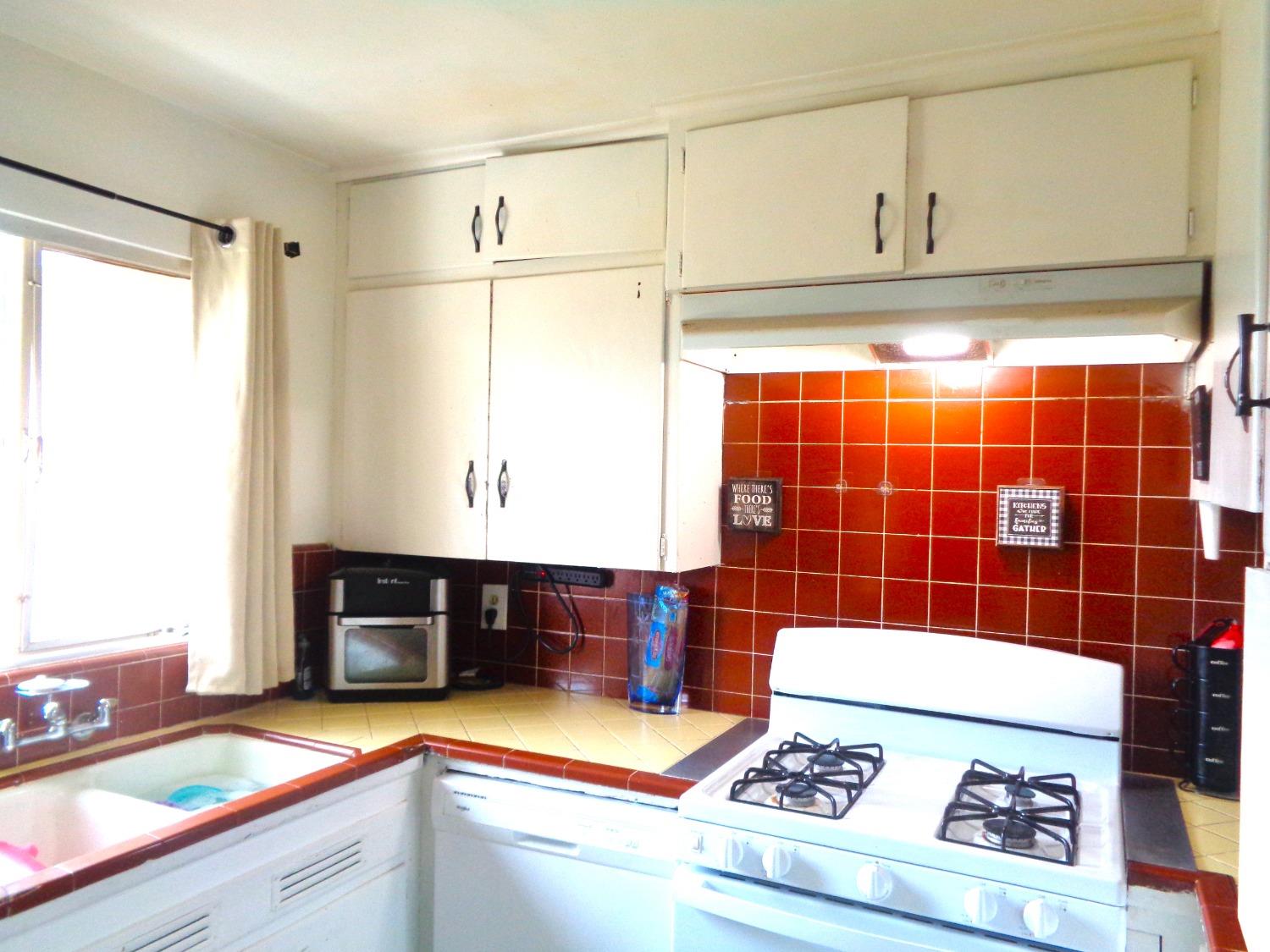 2615 N Bond Ave, Fresno, CA 93703