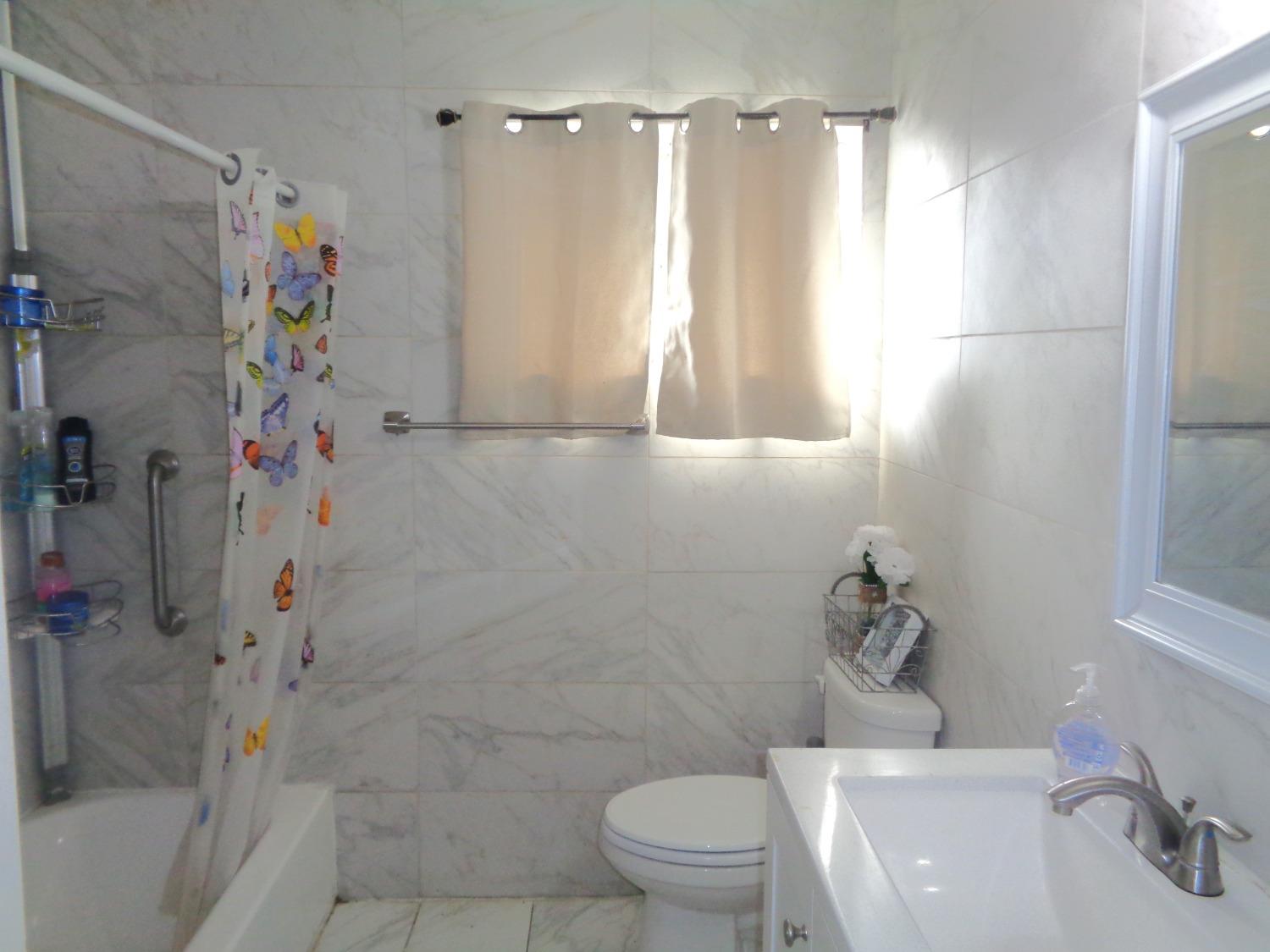 2615 N Bond Ave, Fresno, CA 93703