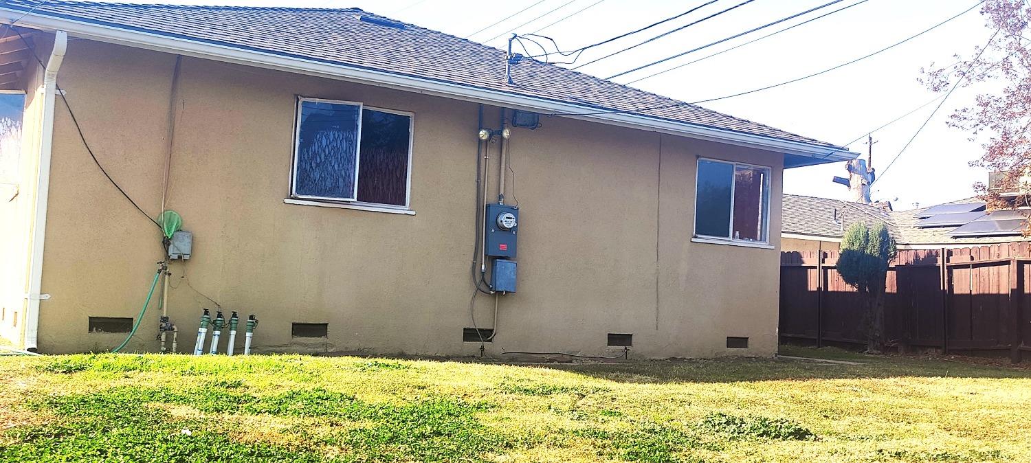 2615 N Bond Ave, Fresno, CA 93703