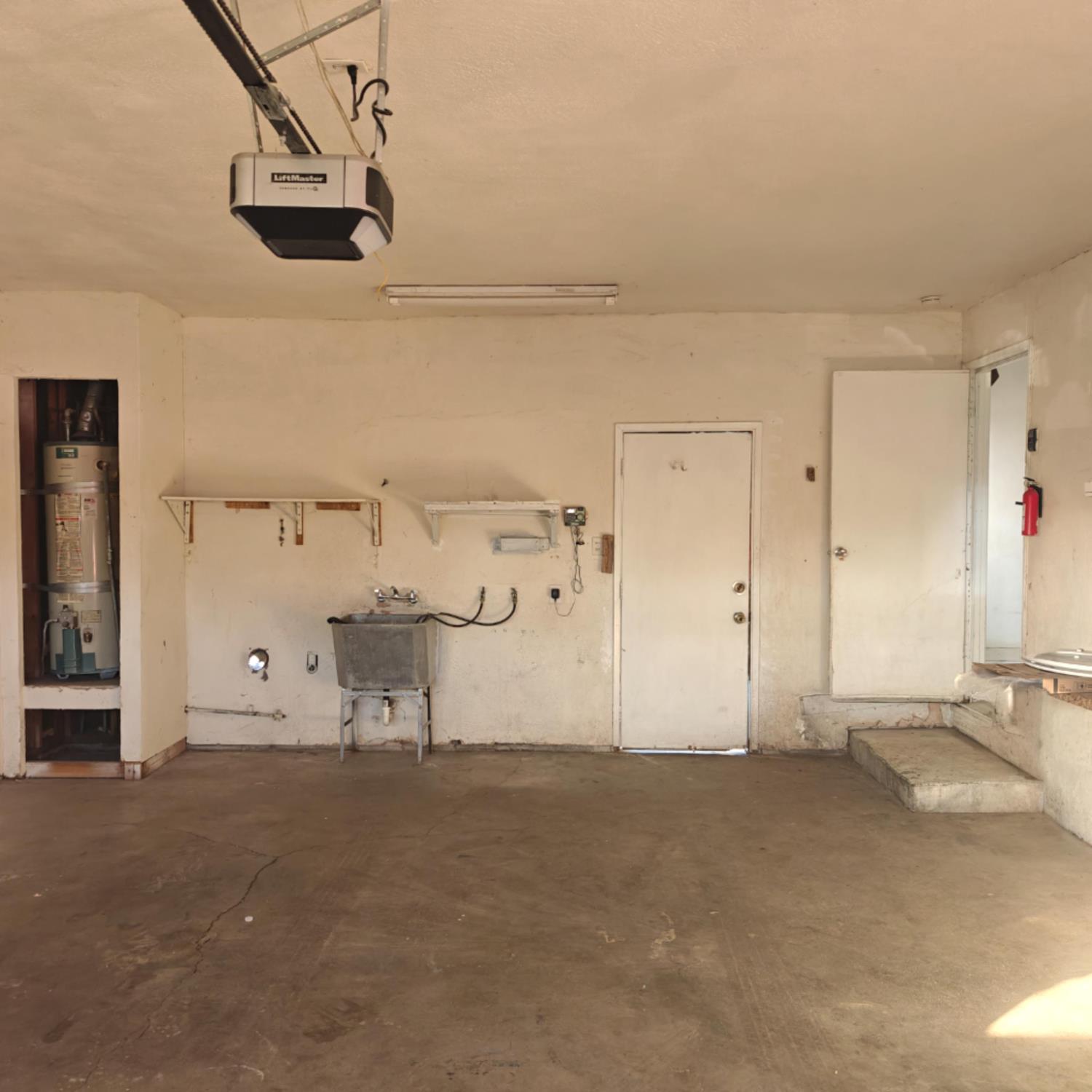 2615 N Bond Ave, Fresno, CA 93703