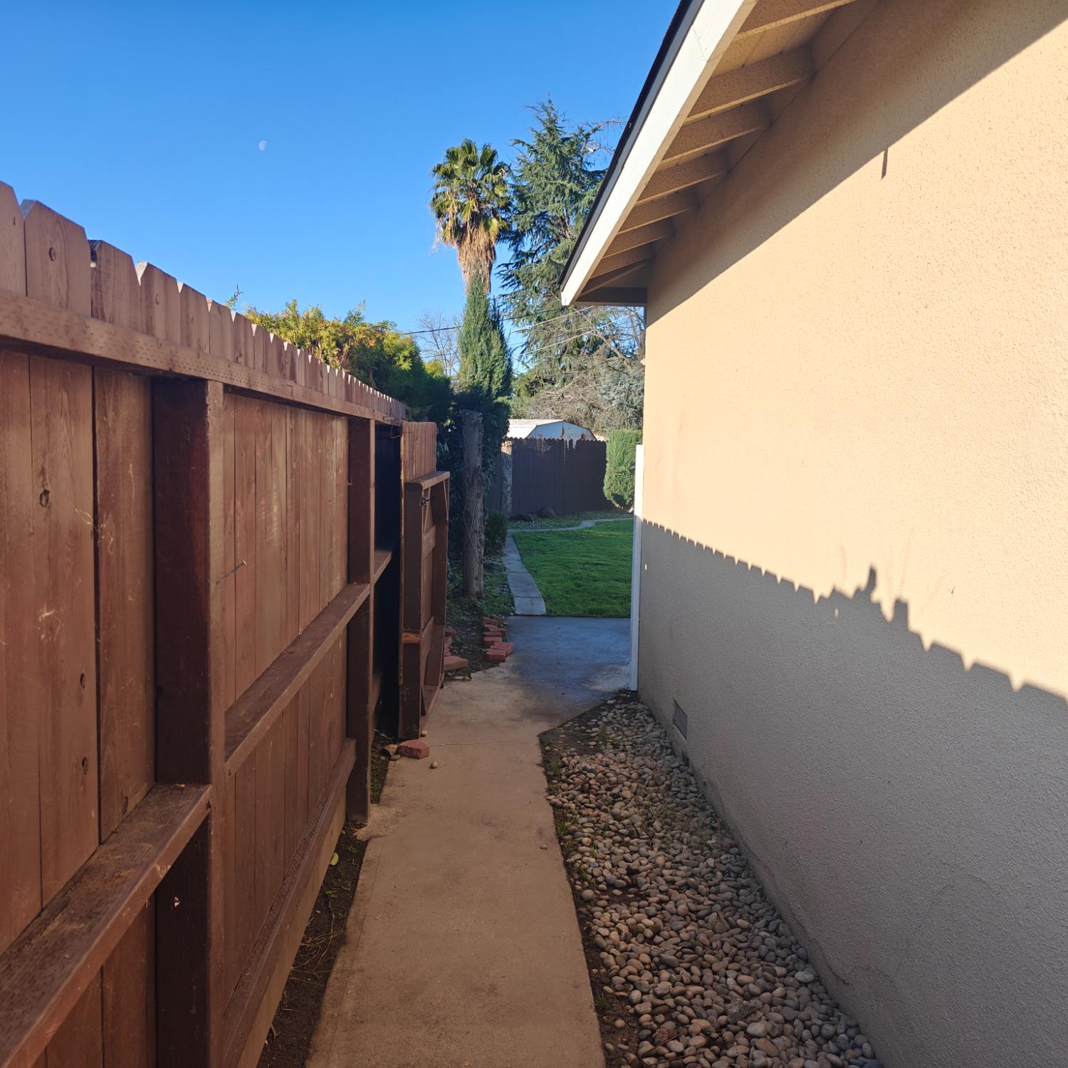 2615 N Bond Ave, Fresno, CA 93703