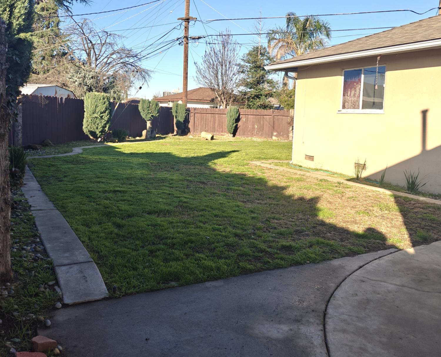 2615 N Bond Ave, Fresno, CA 93703