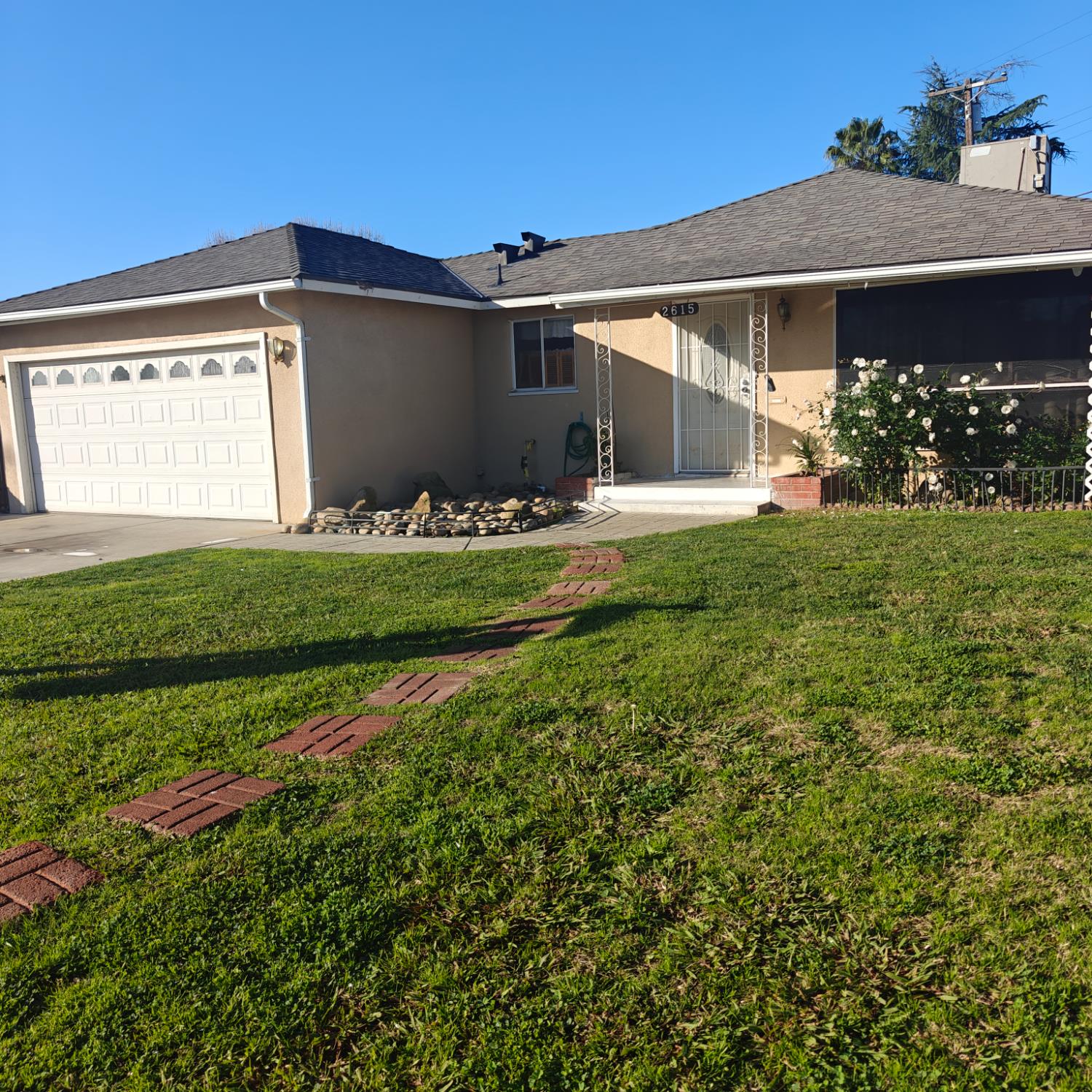 2615 N Bond Ave, Fresno, CA 93703