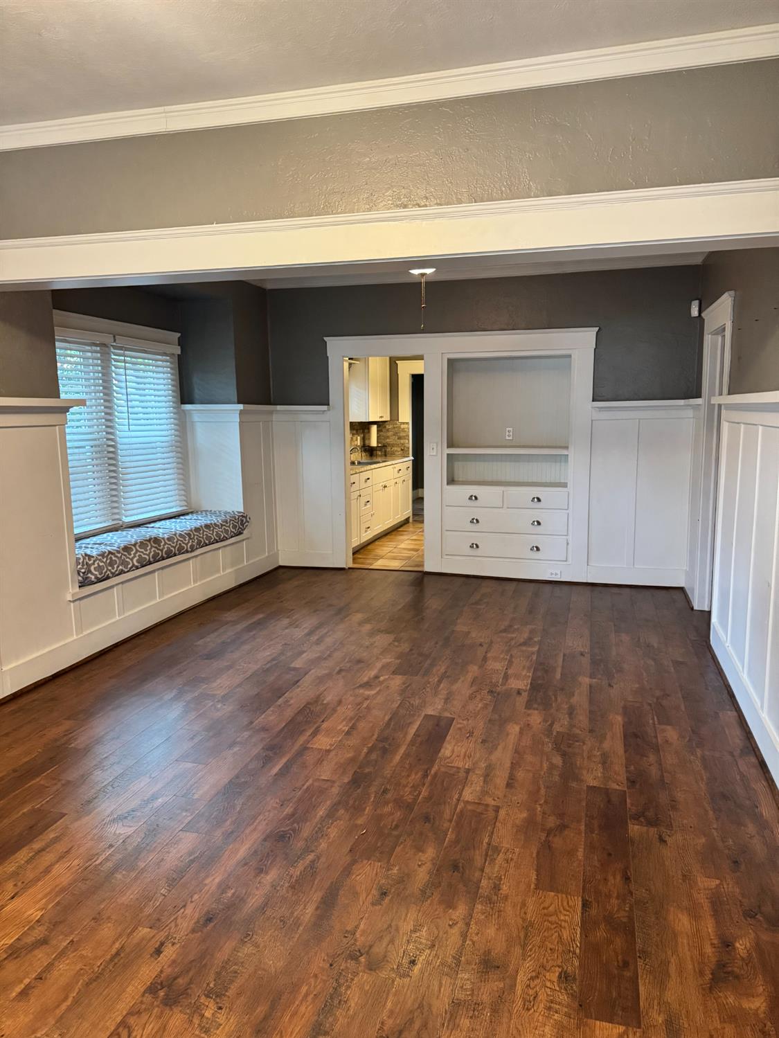 1261 N Glenn Ave N, Fresno, CA 93728