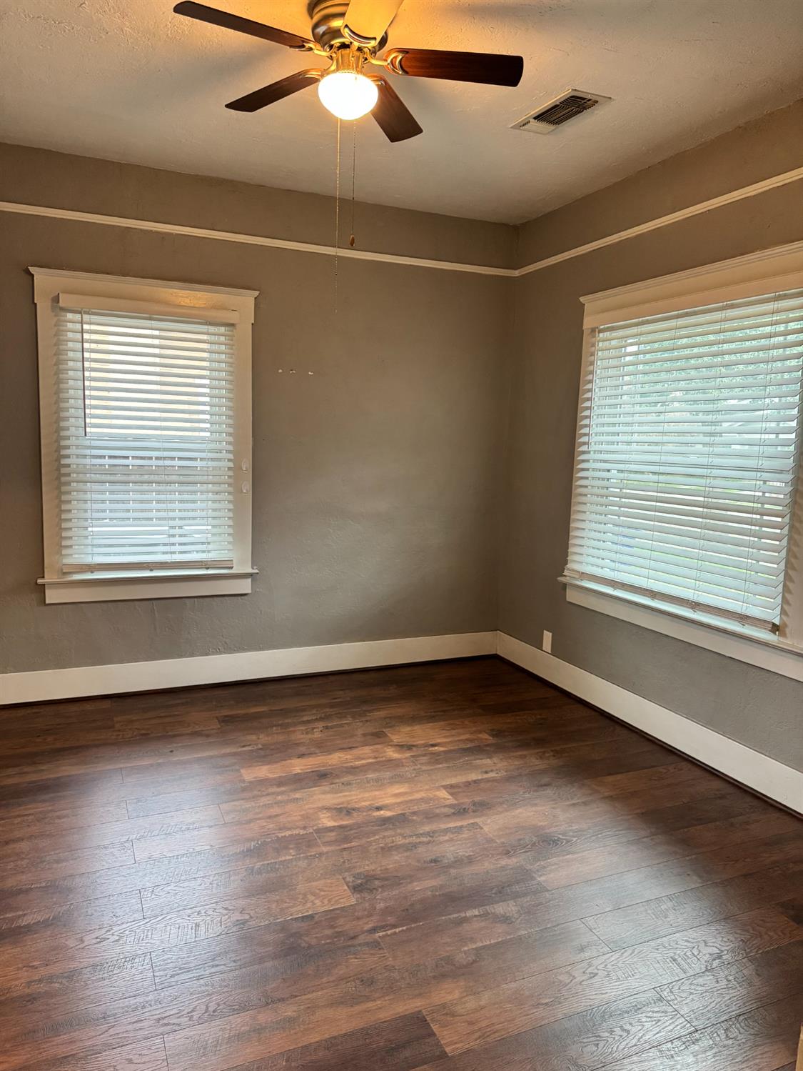 1261 N Glenn Ave N, Fresno, CA 93728