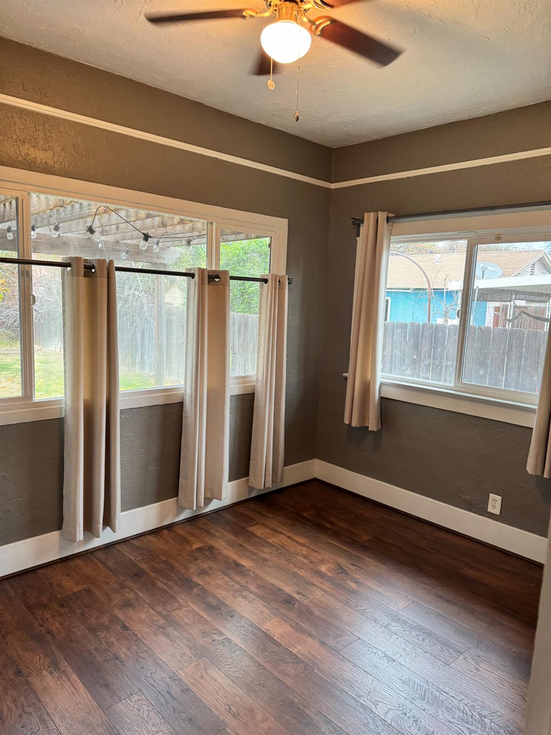 1261 N Glenn Ave N, Fresno, CA 93728