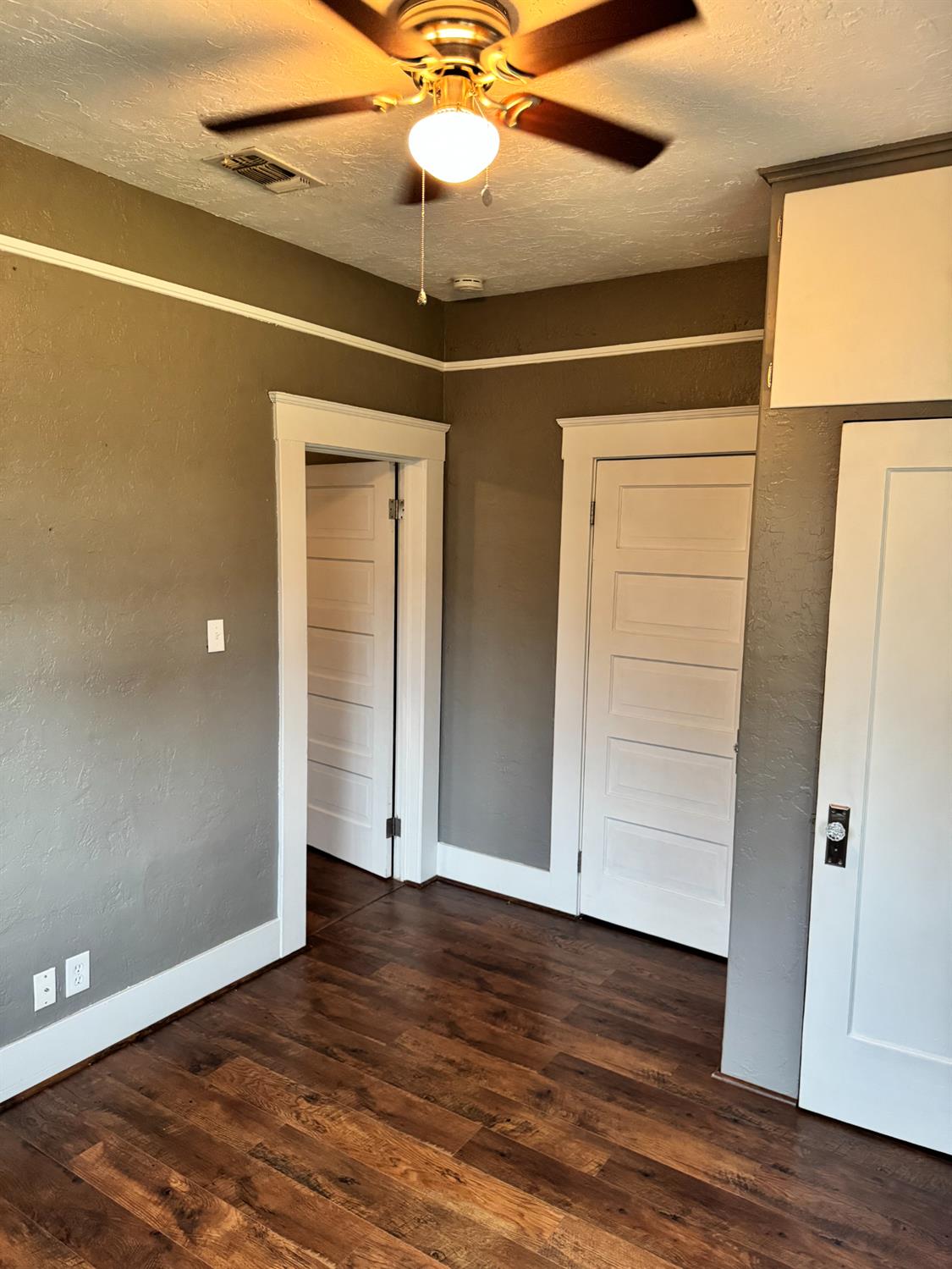 1261 N Glenn Ave N, Fresno, CA 93728