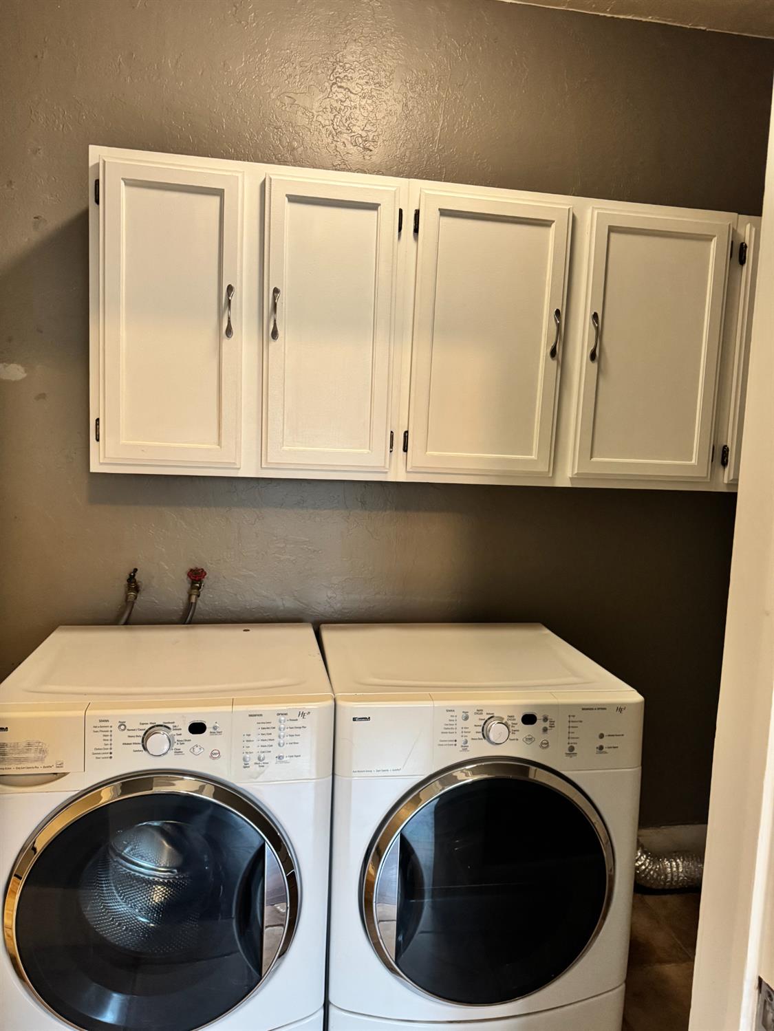 1261 N Glenn Ave N, Fresno, CA 93728