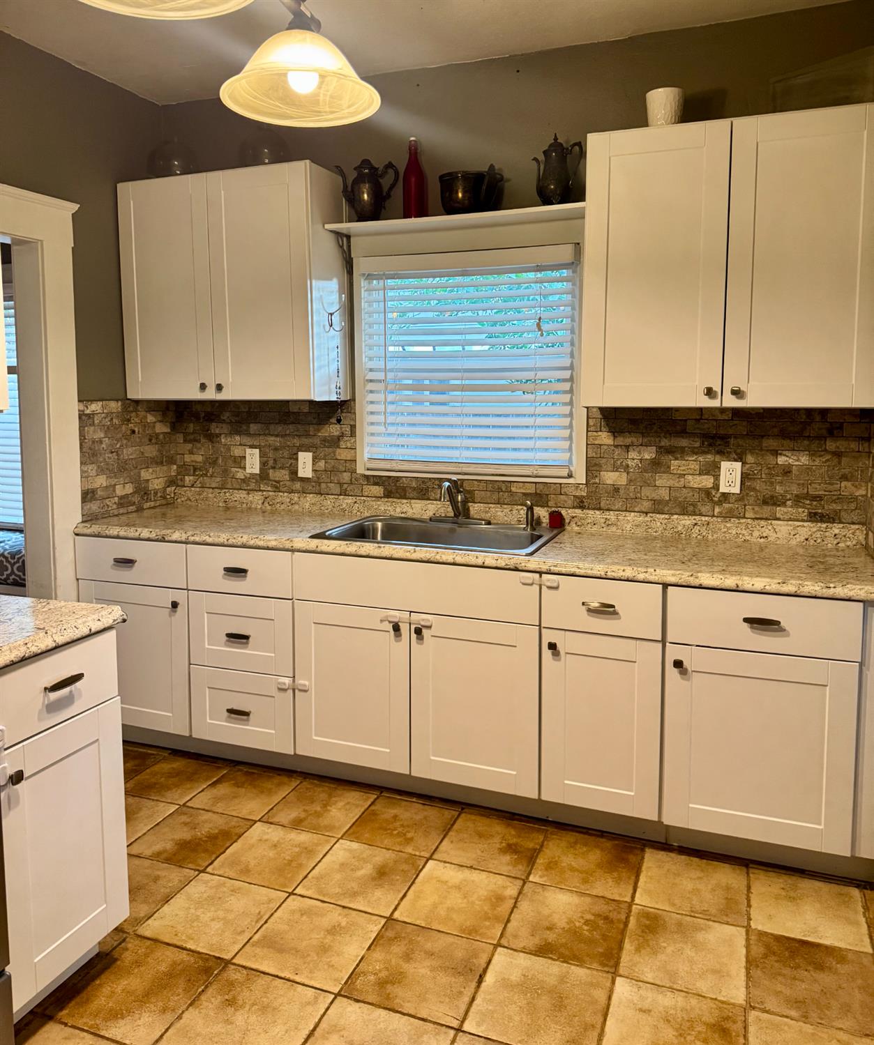 1261 N Glenn Ave N, Fresno, CA 93728