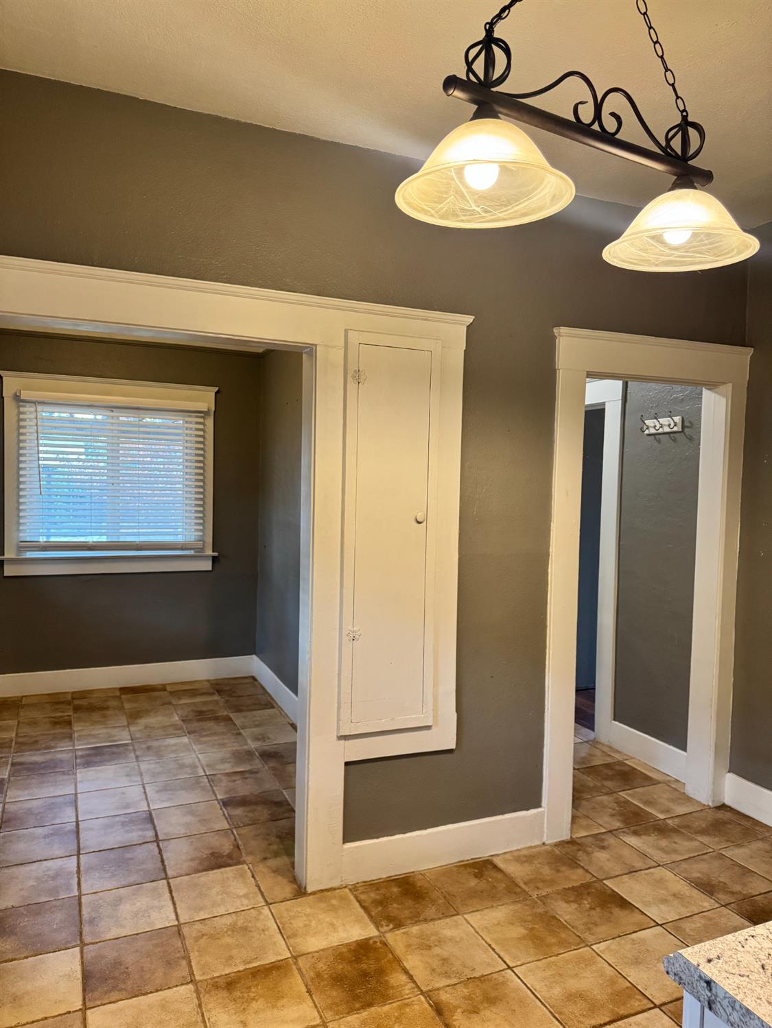 1261 N Glenn Ave N, Fresno, CA 93728