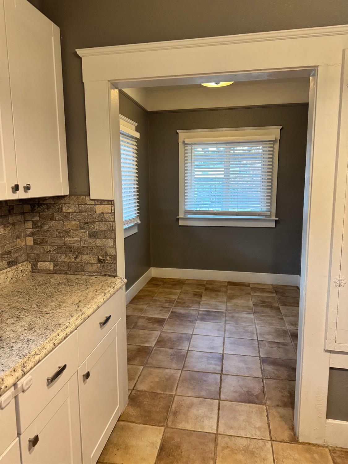 1261 N Glenn Ave N, Fresno, CA 93728