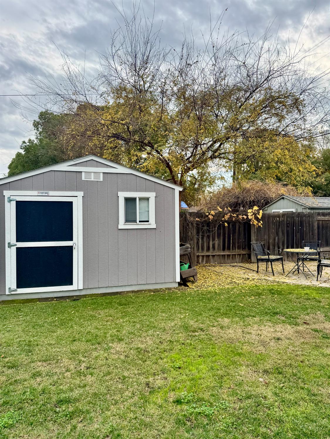 1261 N Glenn Ave N, Fresno, CA 93728