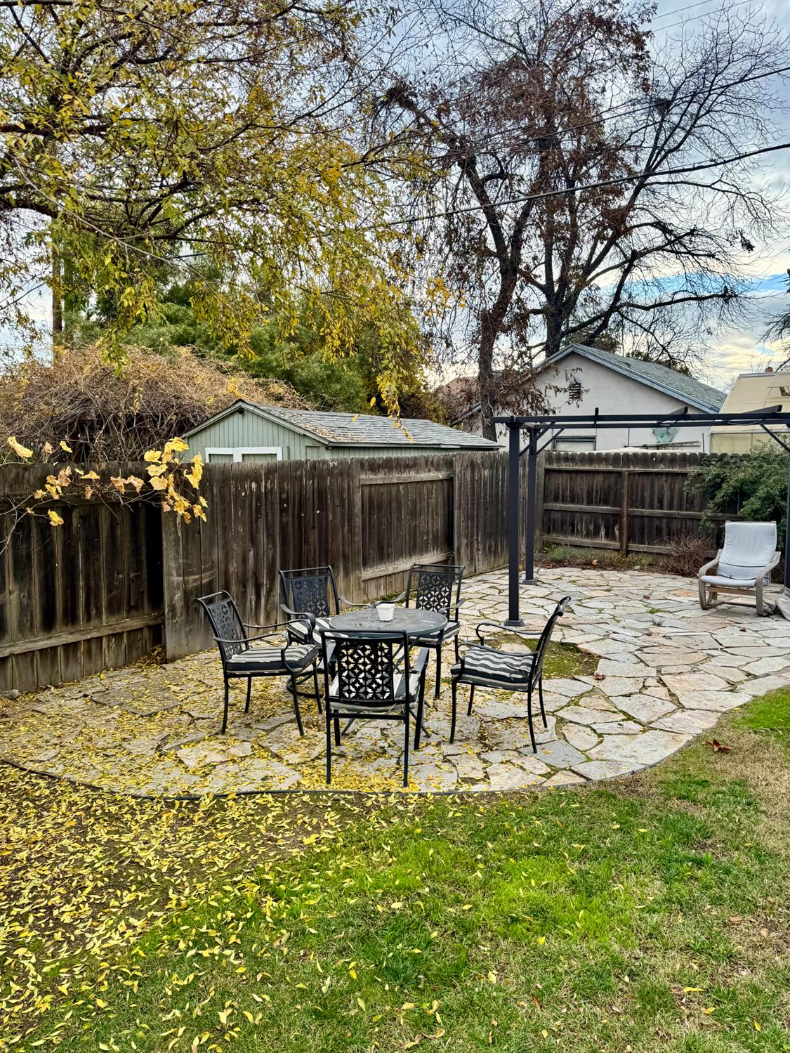 1261 N Glenn Ave N, Fresno, CA 93728