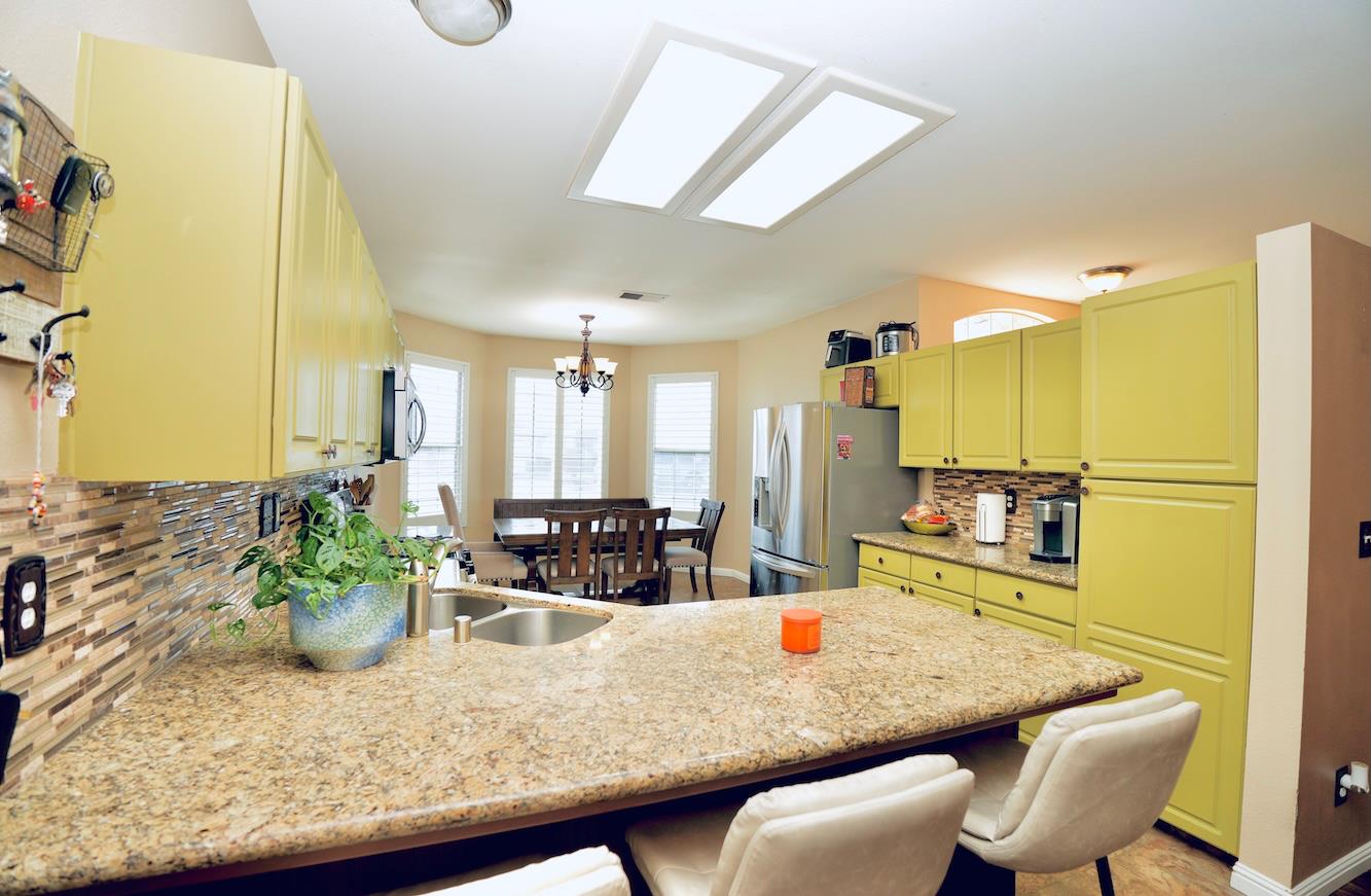 926 Northstar Dr, Hanford, CA 93230