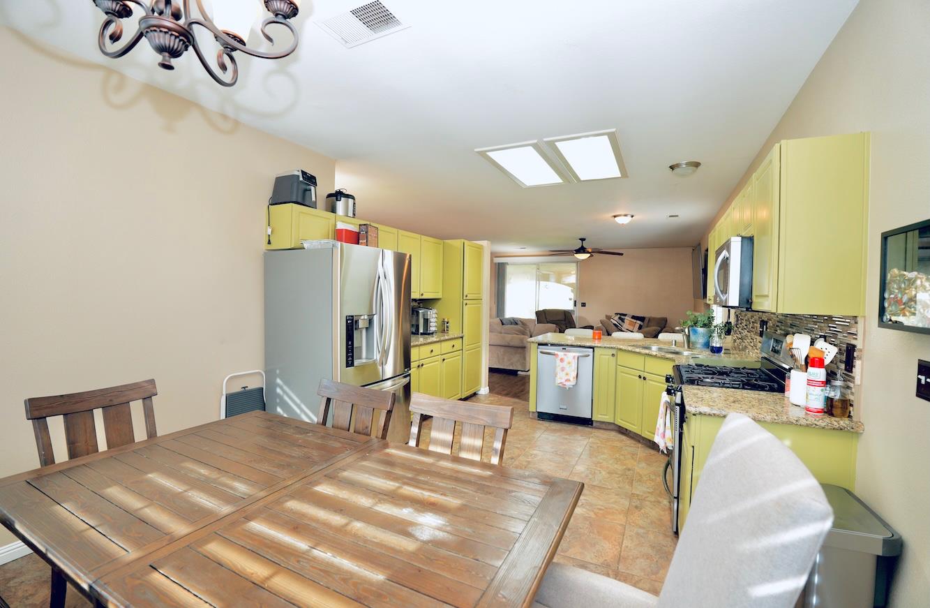 926 Northstar Dr, Hanford, CA 93230